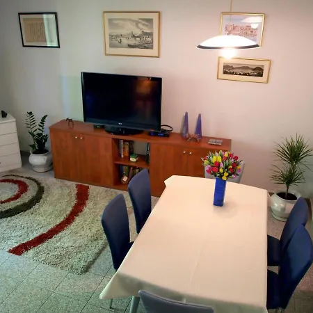 With Wifi - 13048 Apartment Split